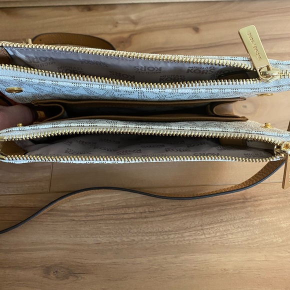 Michael Kors Crossbody - Picture 3 of 3